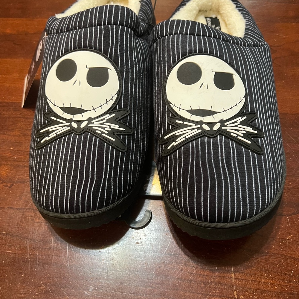 Jack Skellington Men’s size 9-10 One Piece Slippers - Black